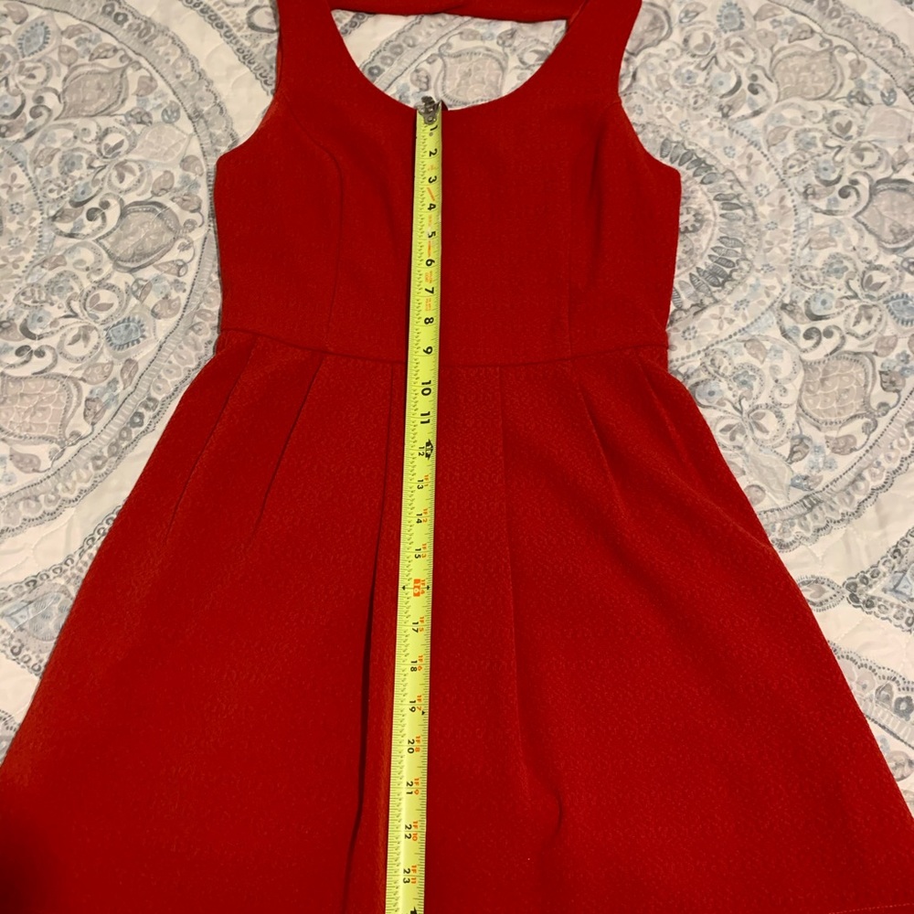 Red Dress - Picture 4 of 6